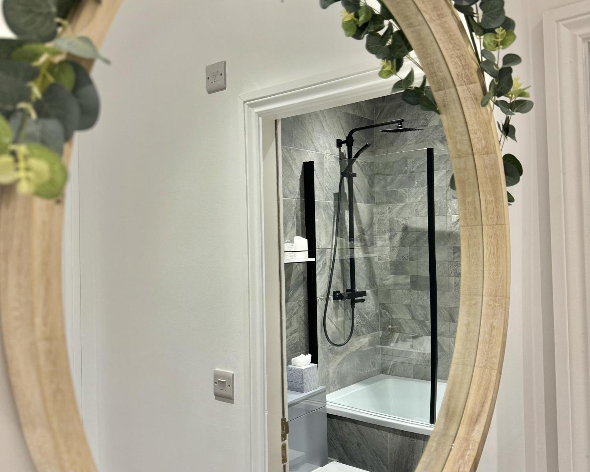 The Yorkshire Crown - Luxury Apartment - Free Parking Nearby Harrogate Exteriör bild