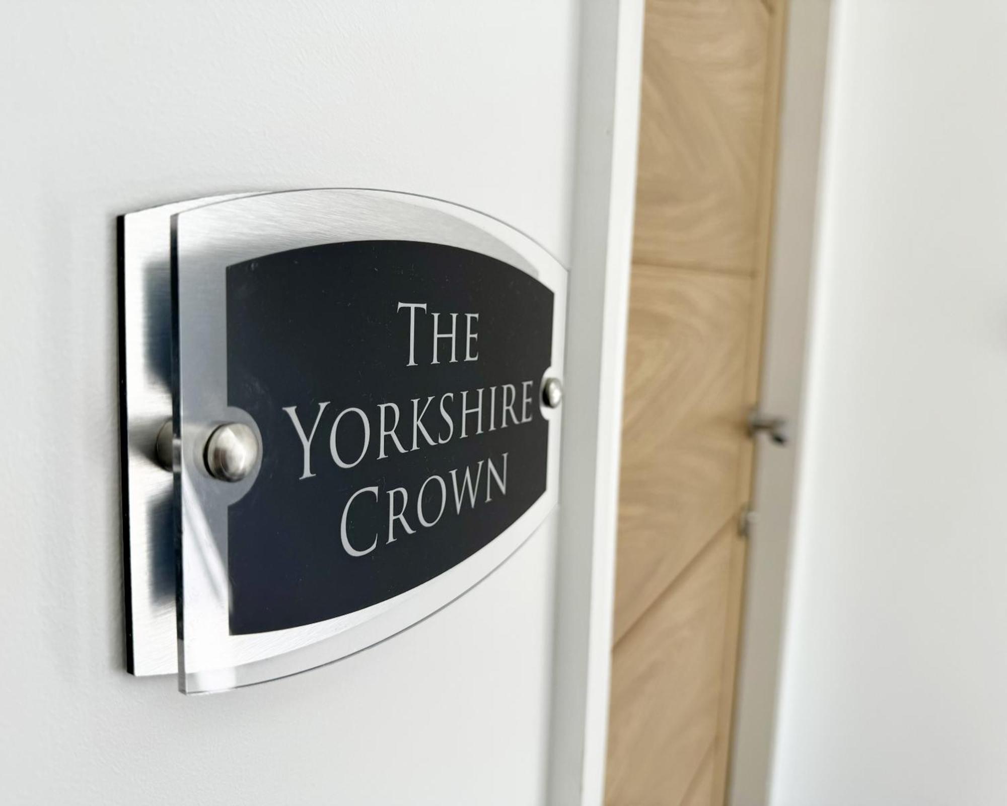 The Yorkshire Crown - Luxury Apartment - Free Parking Nearby Harrogate Exteriör bild